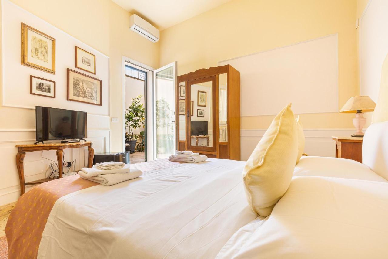 Dimora Le Tre Muse Guesthouse Lecce Exterior foto