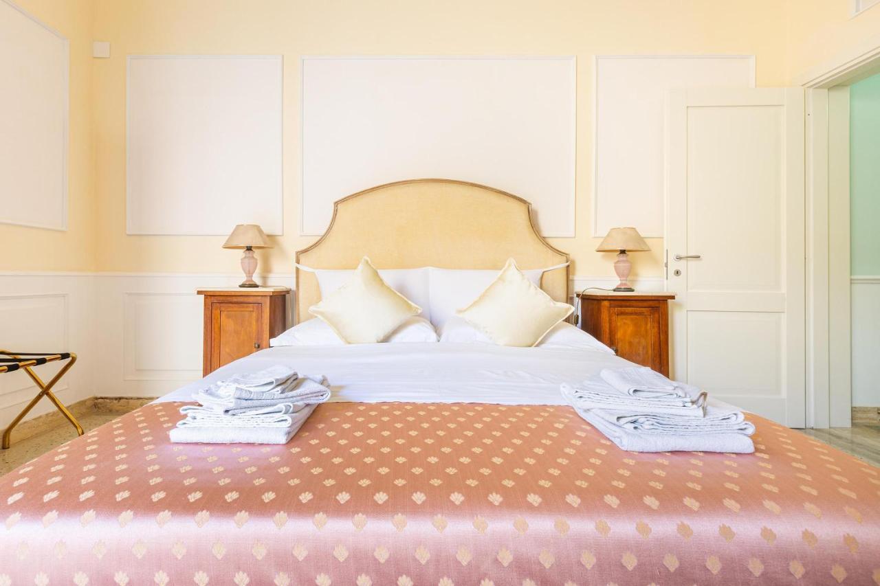 Dimora Le Tre Muse Guesthouse Lecce Exterior foto
