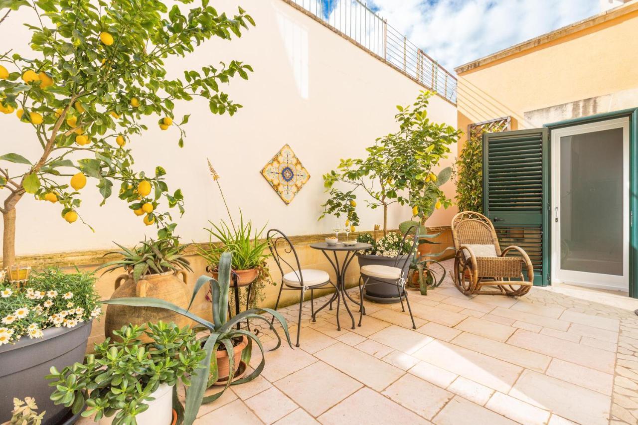 Dimora Le Tre Muse Guesthouse Lecce Exterior foto