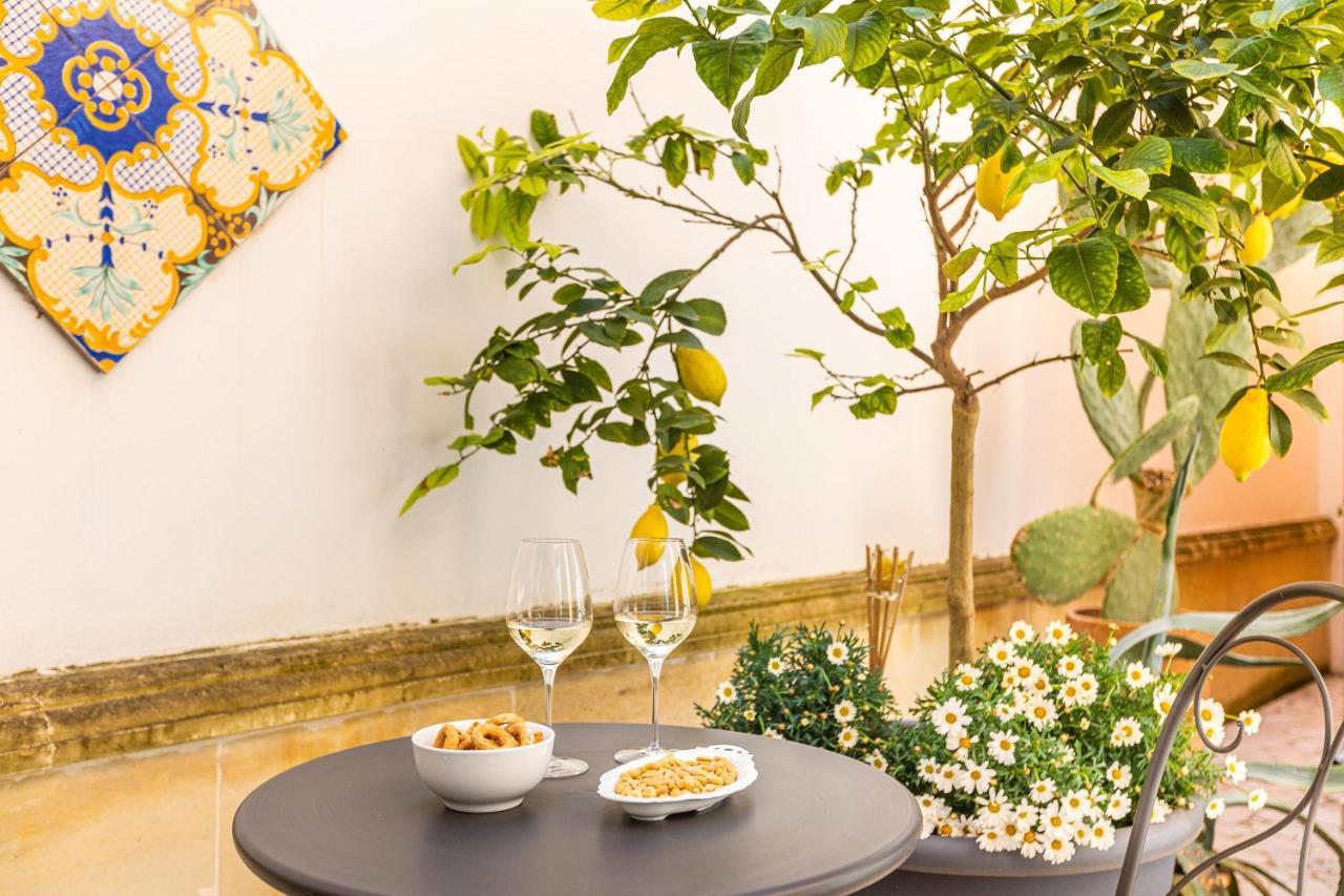 Dimora Le Tre Muse Guesthouse Lecce Exterior foto