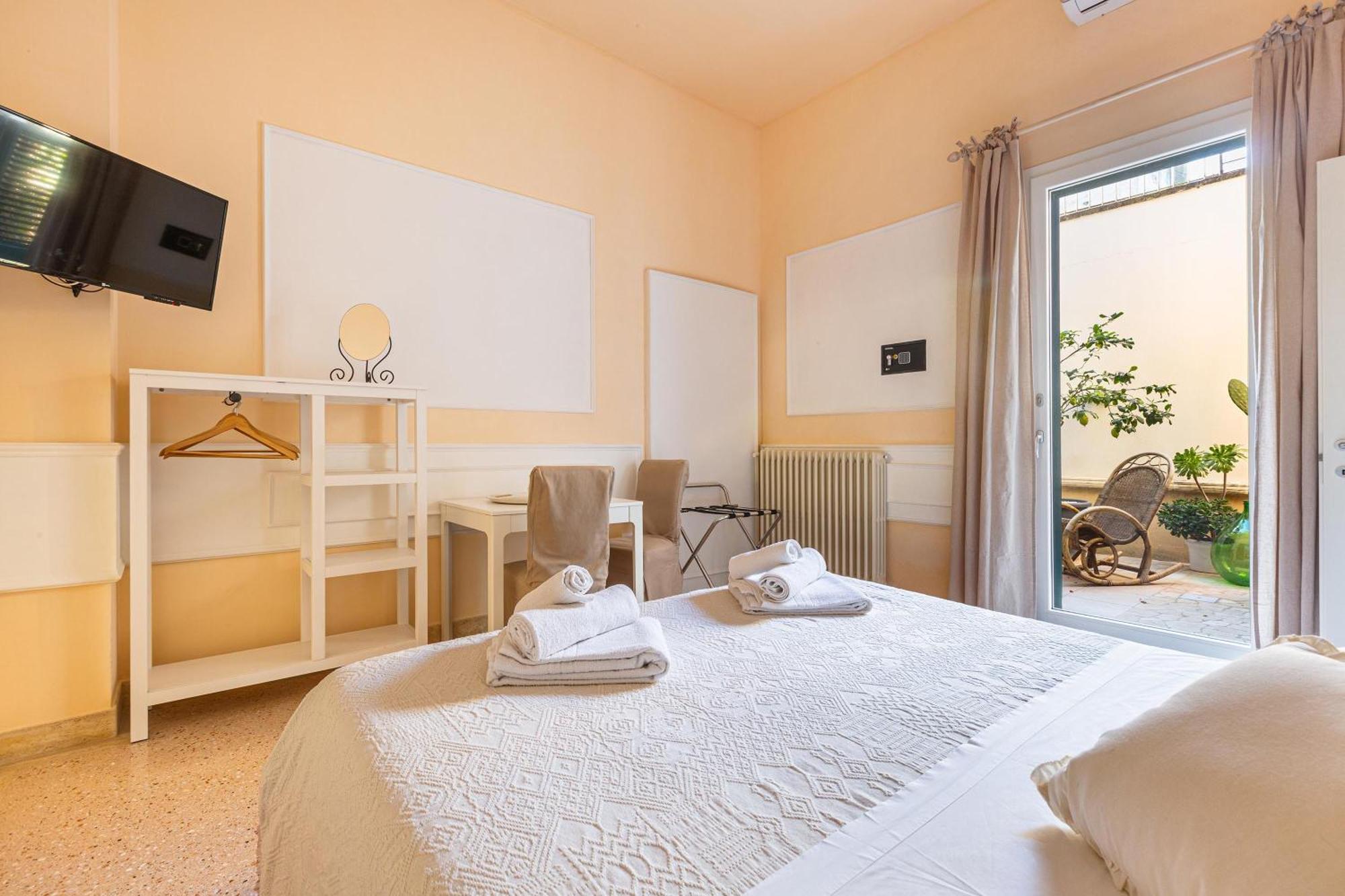 Dimora Le Tre Muse Guesthouse Lecce Exterior foto