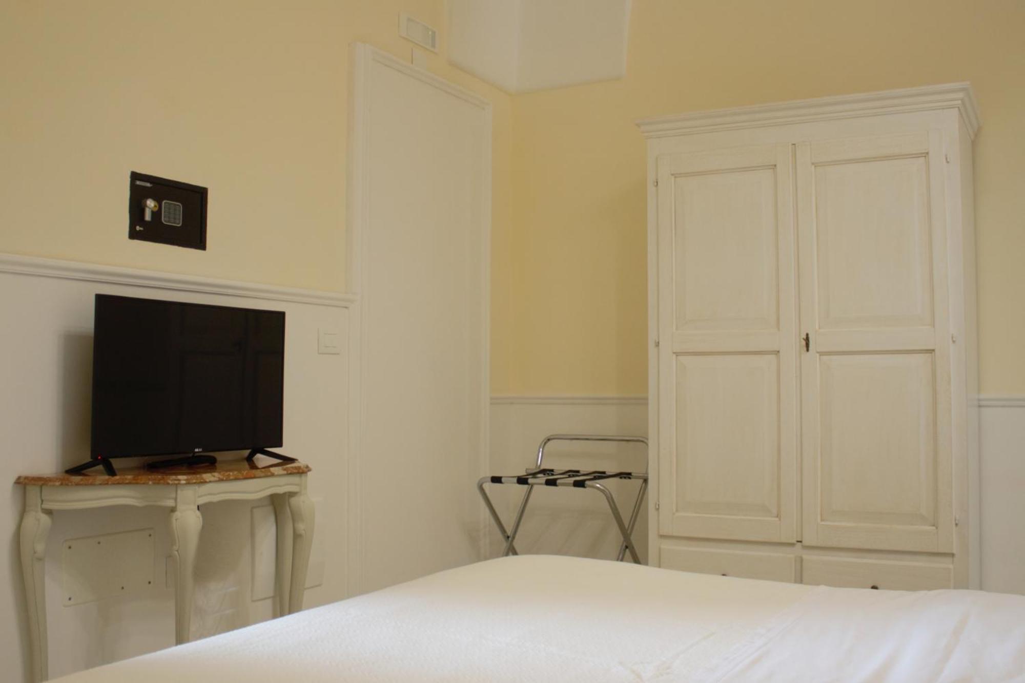 Dimora Le Tre Muse Guesthouse Lecce Exterior foto