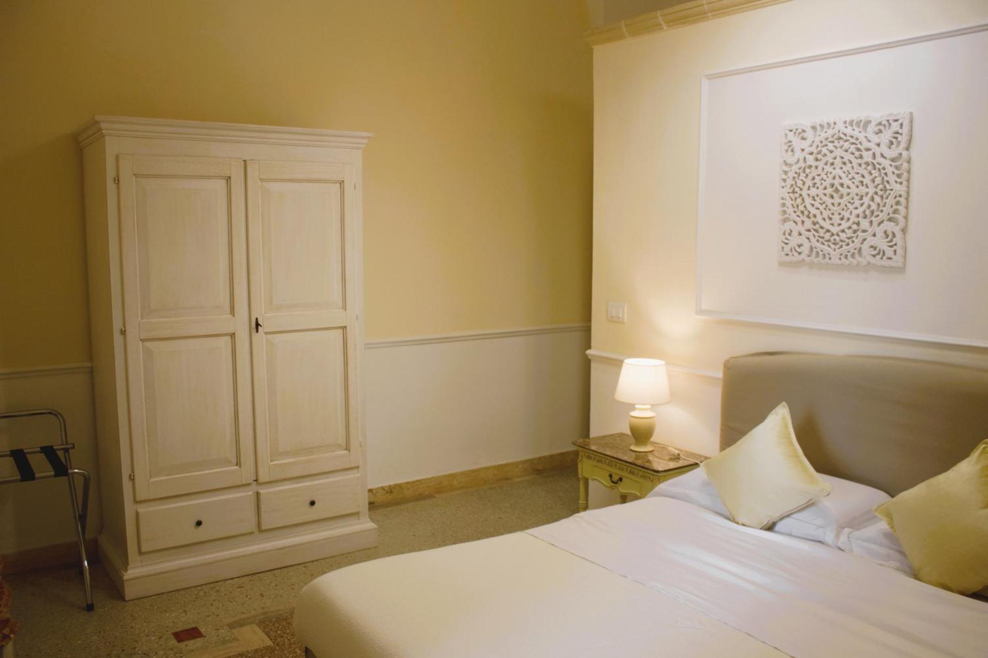 Dimora Le Tre Muse Guesthouse Lecce Exterior foto