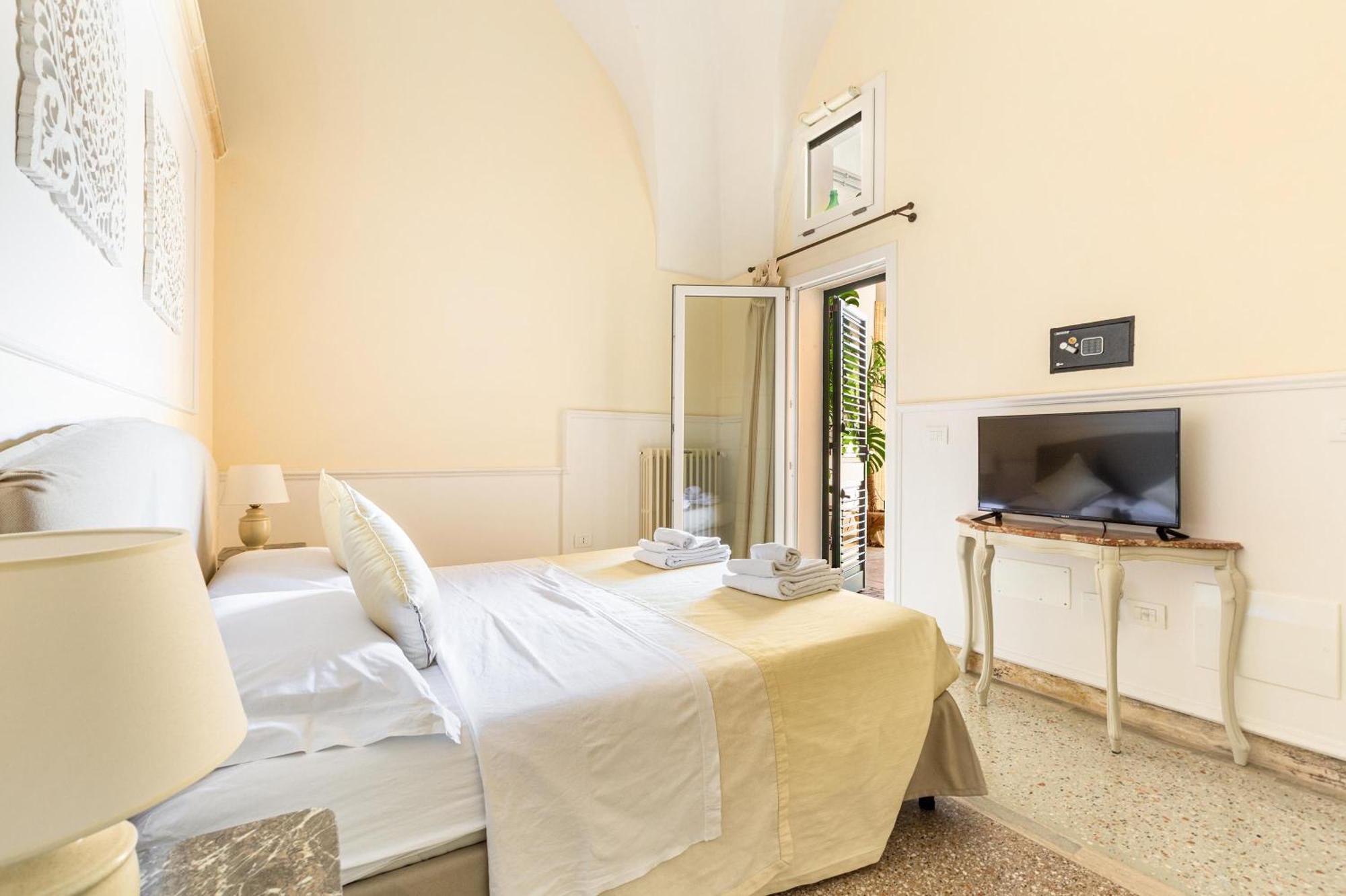 Dimora Le Tre Muse Guesthouse Lecce Exterior foto